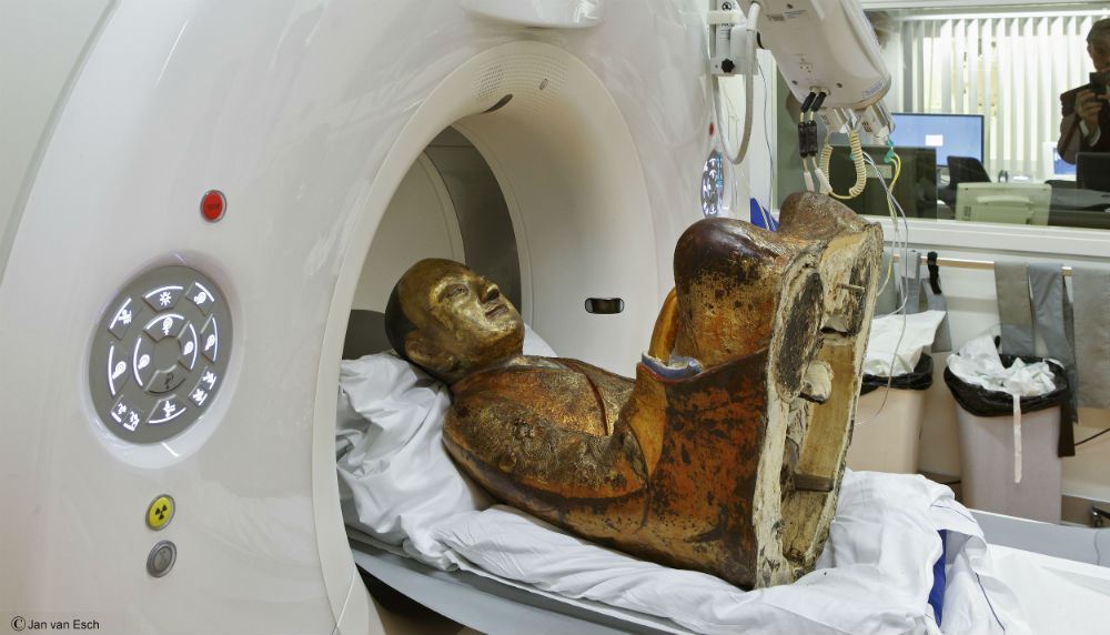 Escultura de Buda esconde monje momificado de hace 1000 años en su interior