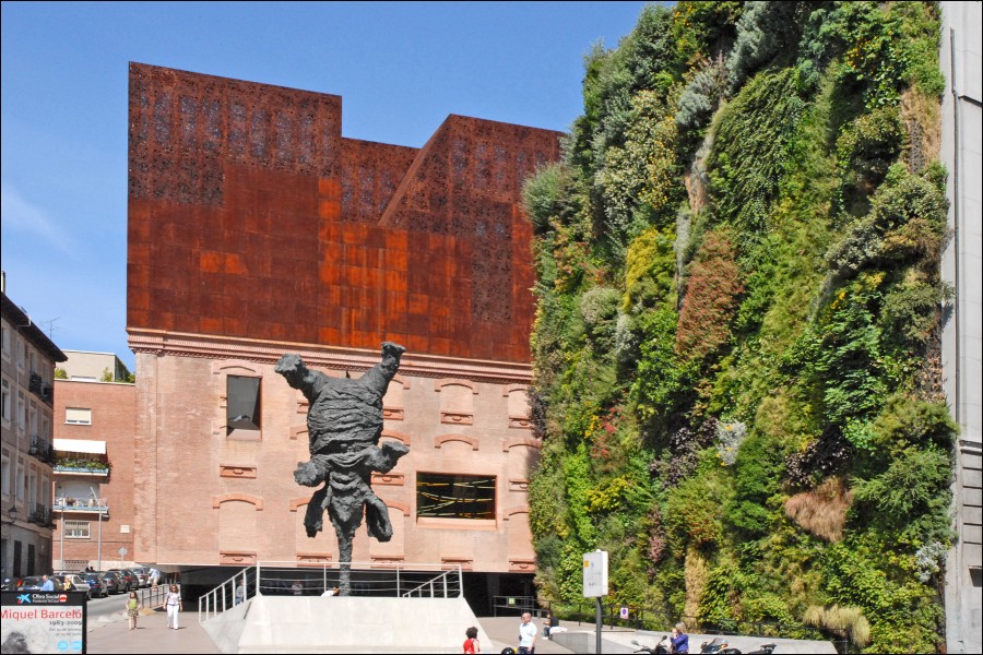 El jardín vertical de la fundación Caixaforum en Madrid